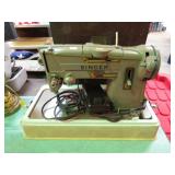 VINTAGE SINGER SEWING MACHINE