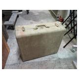 VINTAGE SUITCASE