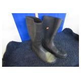 RUBBER BOOTS -- 10