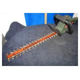 BLACK & DECKER ELECTRIC HEDGE TRIMMER