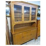 OAK KITCHEN CHINA HUTCH