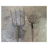 PITCHFORK & GRUBBING HOE