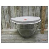 PAMPERED CHEF 8 CUP MEASURING CUP / BOWL