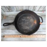 LODGE CAST IRON SKILLET