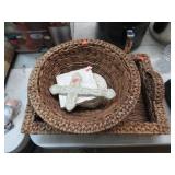 BASKETS & WALL DECOR
