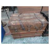 ANTIQUE STEAMER TRUNK