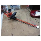 BLACK & DECKER HEDGE TRIMMER