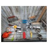 VARIOUS KITCHEN TOOLS