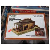 TYCO "HO" SCALE FREIGHT STATION