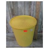 TUPPERWARE CANISTER SET
