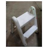 FOLDING STEP STOOL
