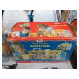 FISHER PRICE PLAY FAMILY HOUSE