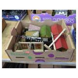 PRE-WAR LIONELL MODEL TRAIN SCENERY