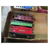 PRE-WAR LIONELL TIN MODEL TRAIN CARS