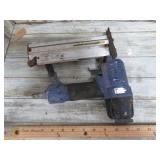 PNEUMATIC BRAD NAILER