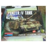 1:32 GERMAN PANZER IV TANK MODEL  -- SEALED