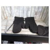 POT HOLDER MITS AND TONGS