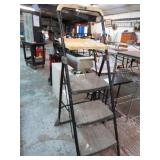 FOLDING STEP STOOL / LADDER
