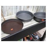 CAKE & PIE PANS