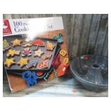 COOKIE CUTTER SET & BUNDT CAKE PAN