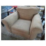 LIVING ROOM CHAIR