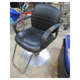 BEAUTY SALON / BARBER SHOP CHAIR