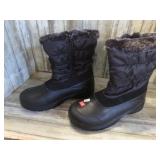 SNOW BOOTS -- 10