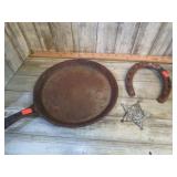 HORSESHOE GRIDDLE & TOY SHERRIF BADGE