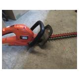BLACK & DECKER ELECTRIC HEDGE TRIMMER
