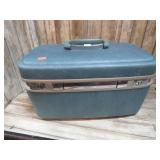 VINTAGE FLIGHTCREST SUIT CASE