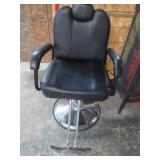 BEAUTY / BARBER CHAIR