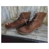 (NWT)-- BOOTS 10