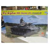 SEALED 1:35 GERMAN TANK MODEL