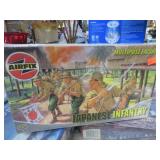 SEALED 1:32 JAPANESE INFANTRY FIGURES MODEL