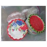 STORAGE TOTE & PAPER PLATES