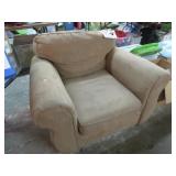 LIVING ROOM CHAIR