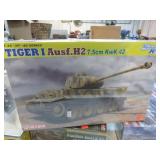 SEALED 1:35 TIGER I TANK MODEL