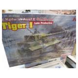 SEALED 1:35 TIGER I TANK MODEL