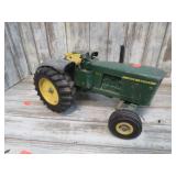 DIECAST JOHN DEERE TRACTOR