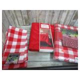 CLOTH NAPKINS & TABLE CLOTHS