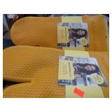 2-- NEW RACHAEL RAY SILICONE OVEN MITS