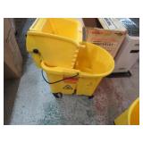 COMMERCIAL MOP BUCKET & WRINGER