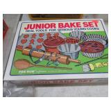 1986 JR BAKE SET -- NOT PLAYED WITH