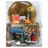 MUSICAL CHRISTMAS SNOW GLOBE W/ MOVING TRAIN