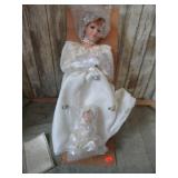 2000 AVON MOTHER & CHILD DOLL