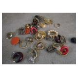 VINTAGE CLIP-ON EARRINGS