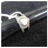 STERLING SILVER RING -- 4.2gms - SZ 7