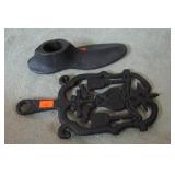 CAST IRON TRIVET & COBBLER TOOL