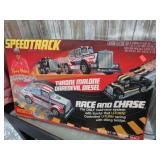MATCHBOX SPEEDTRACK RACE & CHASE SET