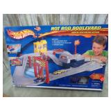 HOTWHEELS HOT ROD BOULEVARD SET